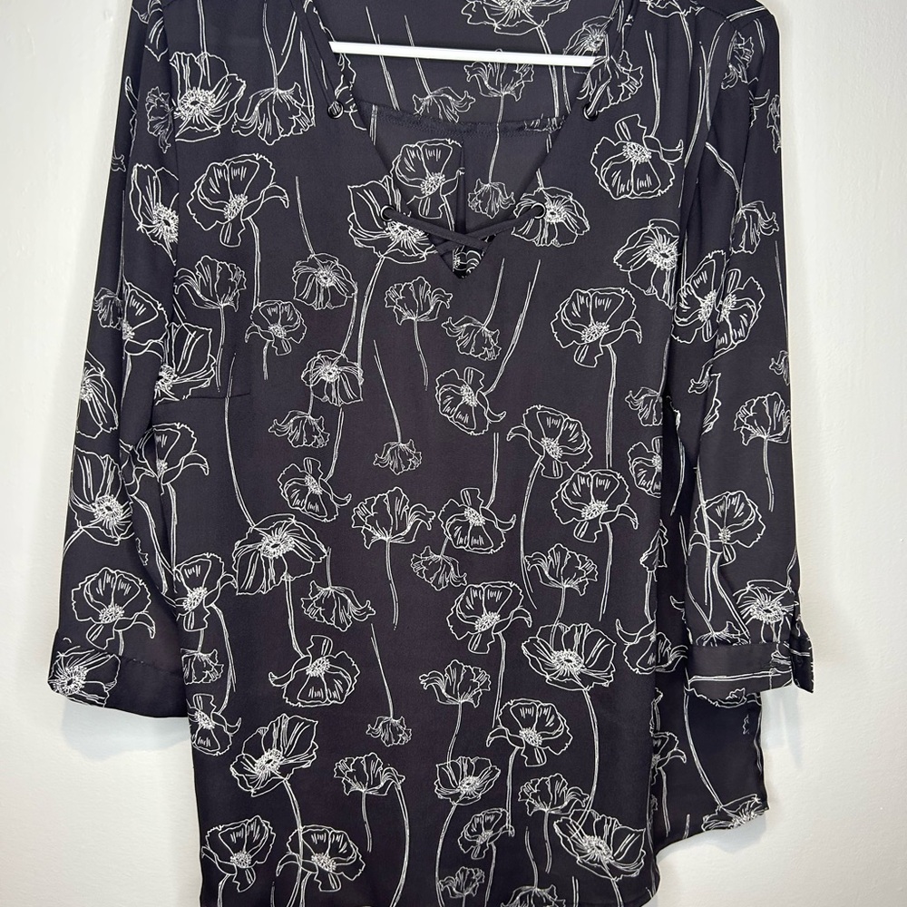 Maurices Sheer Black and White Floral Blouse V Neck Lightweight Flowy Size Large